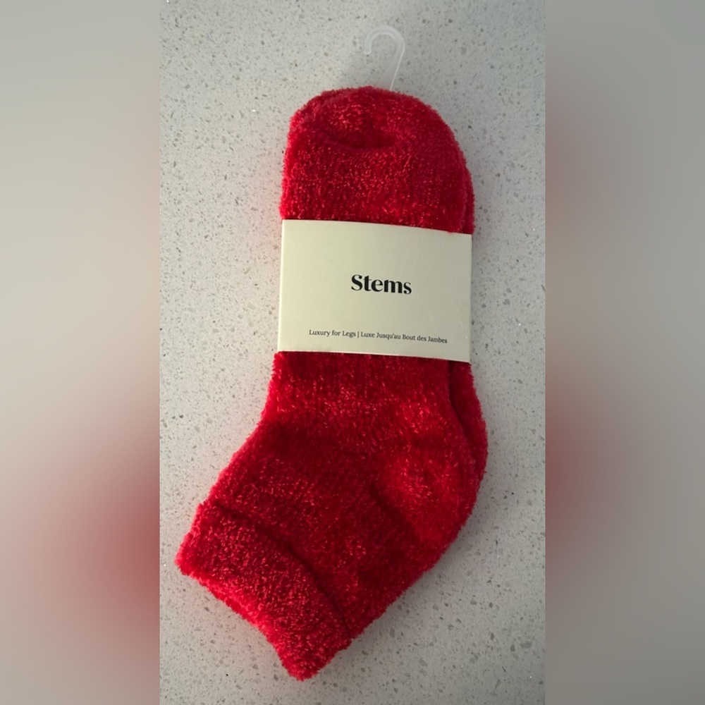 ✨NWT✨Stems: Luxury for Legs Plush Socks - 1 Pair